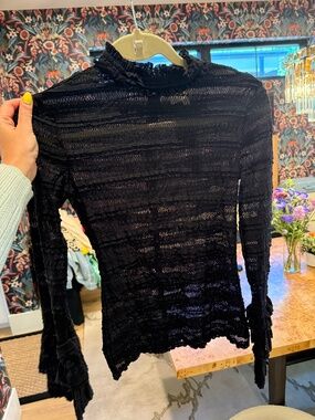 Cinq a sept black lace long sleeve blouse
